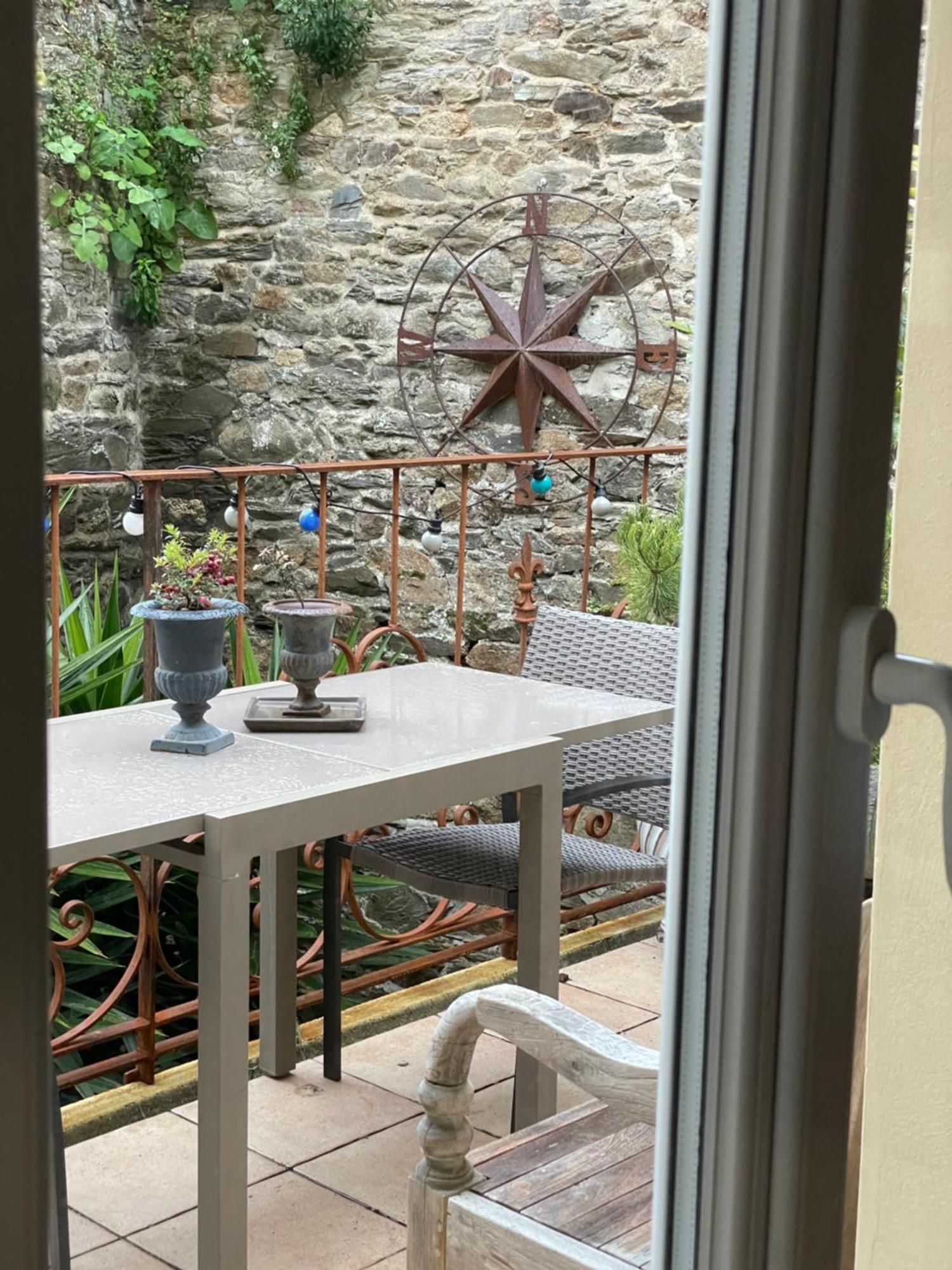 Appartement De 1634 Avec Balcon Au Sud Sur Jardin En Plein Coeur Historique Tréguier Esterno foto