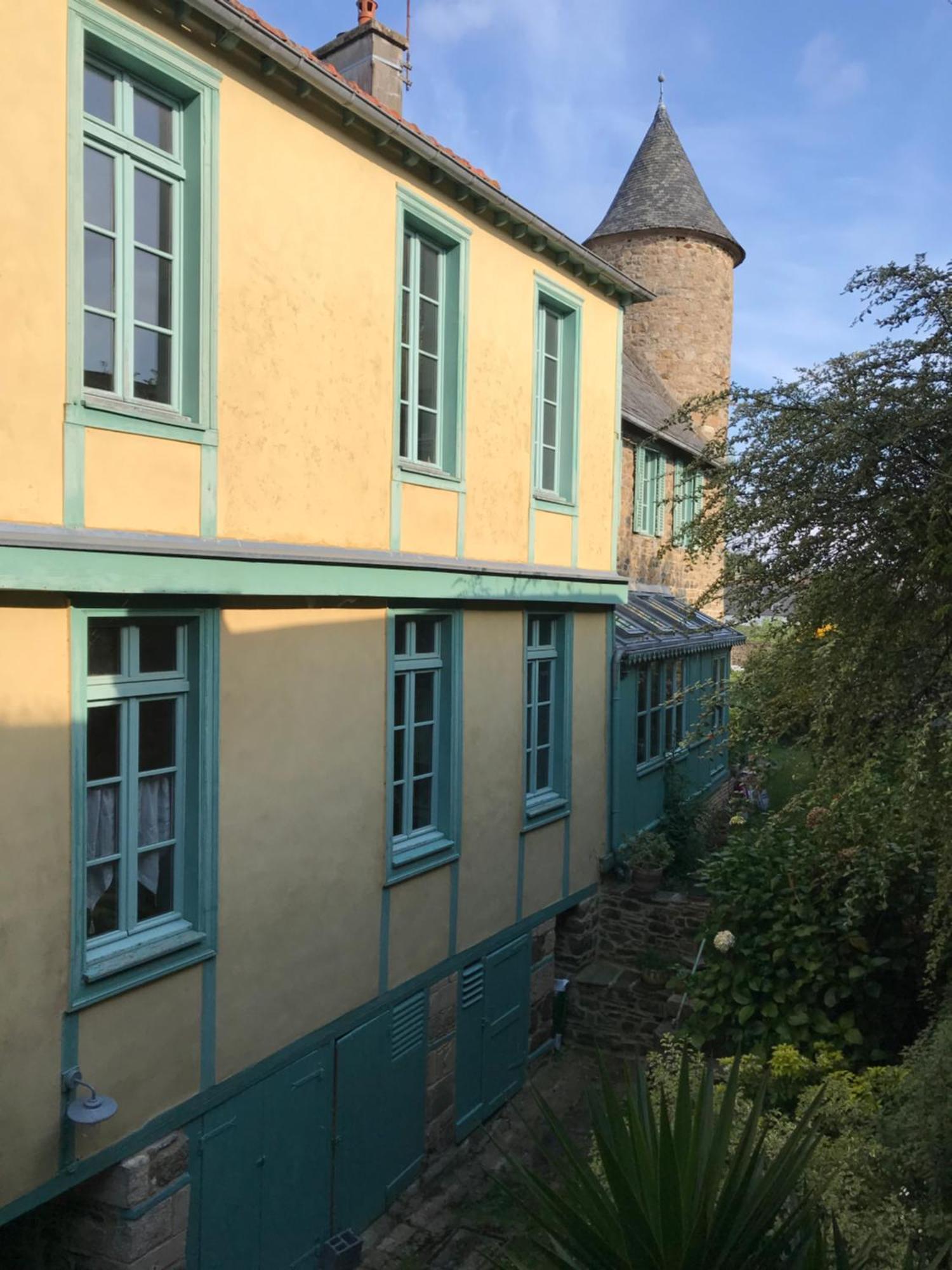 Appartement De 1634 Avec Balcon Au Sud Sur Jardin En Plein Coeur Historique Tréguier Esterno foto