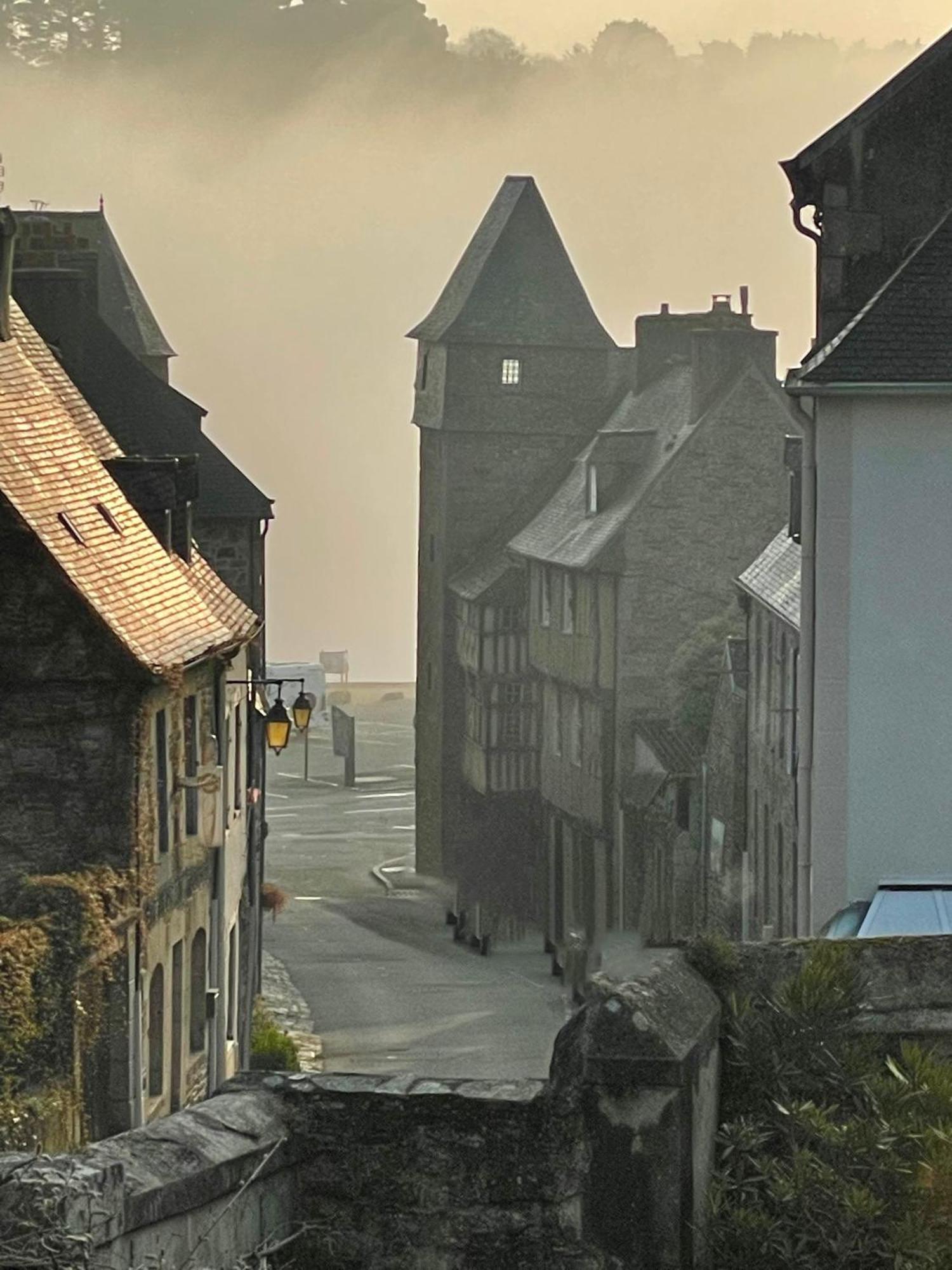 Appartement De 1634 Avec Balcon Au Sud Sur Jardin En Plein Coeur Historique Tréguier Esterno foto